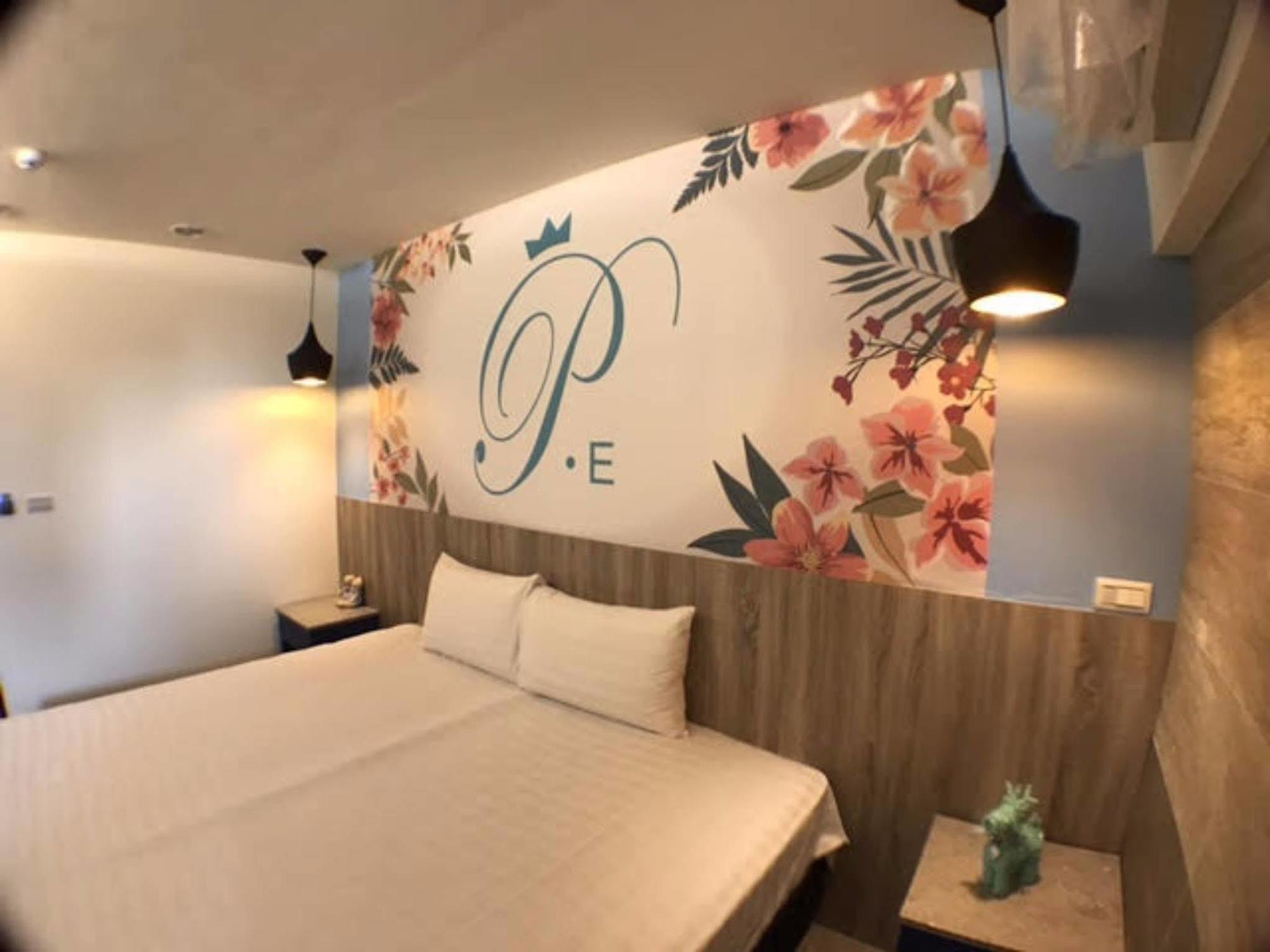 P&E Hotel Tainan Exterior photo